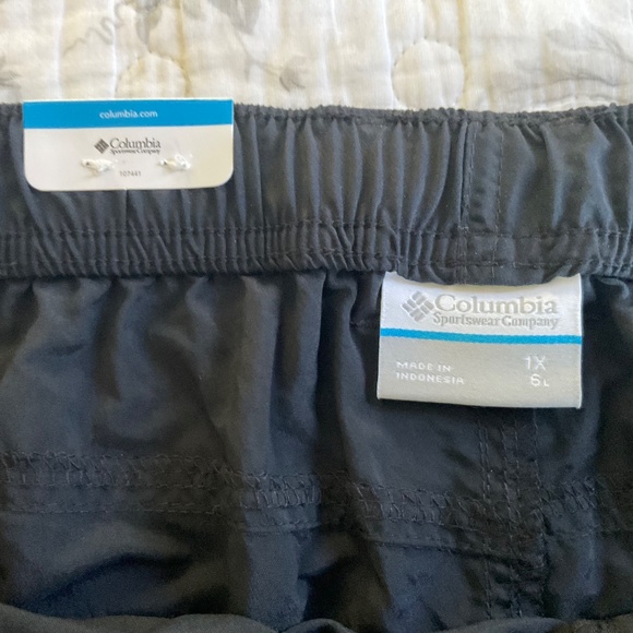 Columbia Women's Sandy River Cargo Short Black 1X with gray Belt - Picture 3 of 9